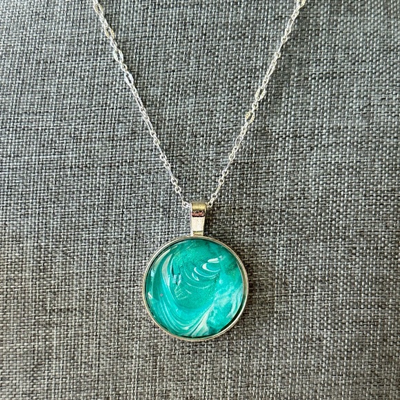 Hand painted Abstract Acrylic fluid pour art bezel pendant necklace metallic - Picture 3 of 8